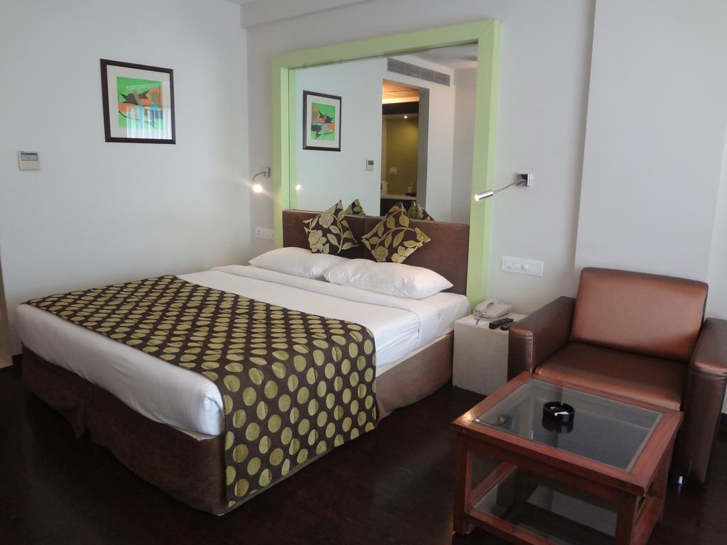 Hotel The Fern Residency, Subhash Bridge, Ahmadabad Zewnętrze zdjęcie